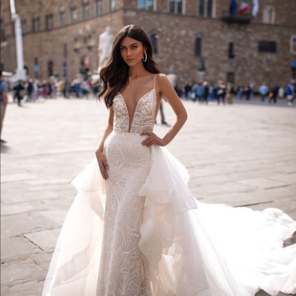 Milla Nova ‘Riña’ Wedding Dress - Picture 3 of 6